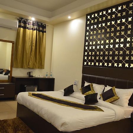 Hotel Red Orchid Meerut Zimmer foto